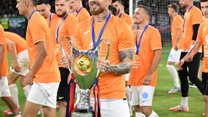 Alarma-la-FCSB-Dupa-Daniel-Birligea-si-Denis-Alibec-are-probleme-medicale.-Atacantul-a-spus-totul-la-microfon-1920x1440