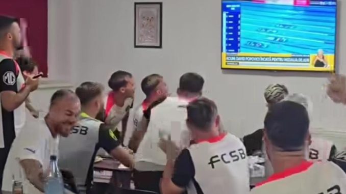 De-asta-iubim-sportul-Fotbalistii-de-la-FCSB-cu-sufletul-la-gura-pe-durata-cursei-lui-David-Popovici.-VIDEO